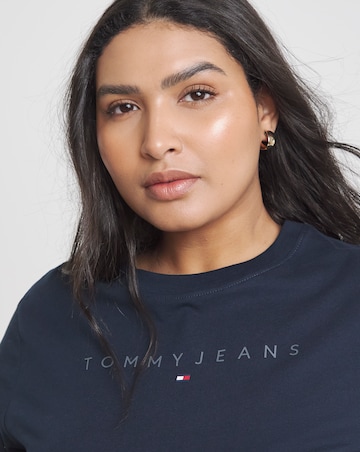 Tommy Jeans Slim Essential Logo Tee