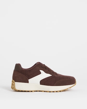 Akira Retro Runner Trainer - Wide Fit (E)