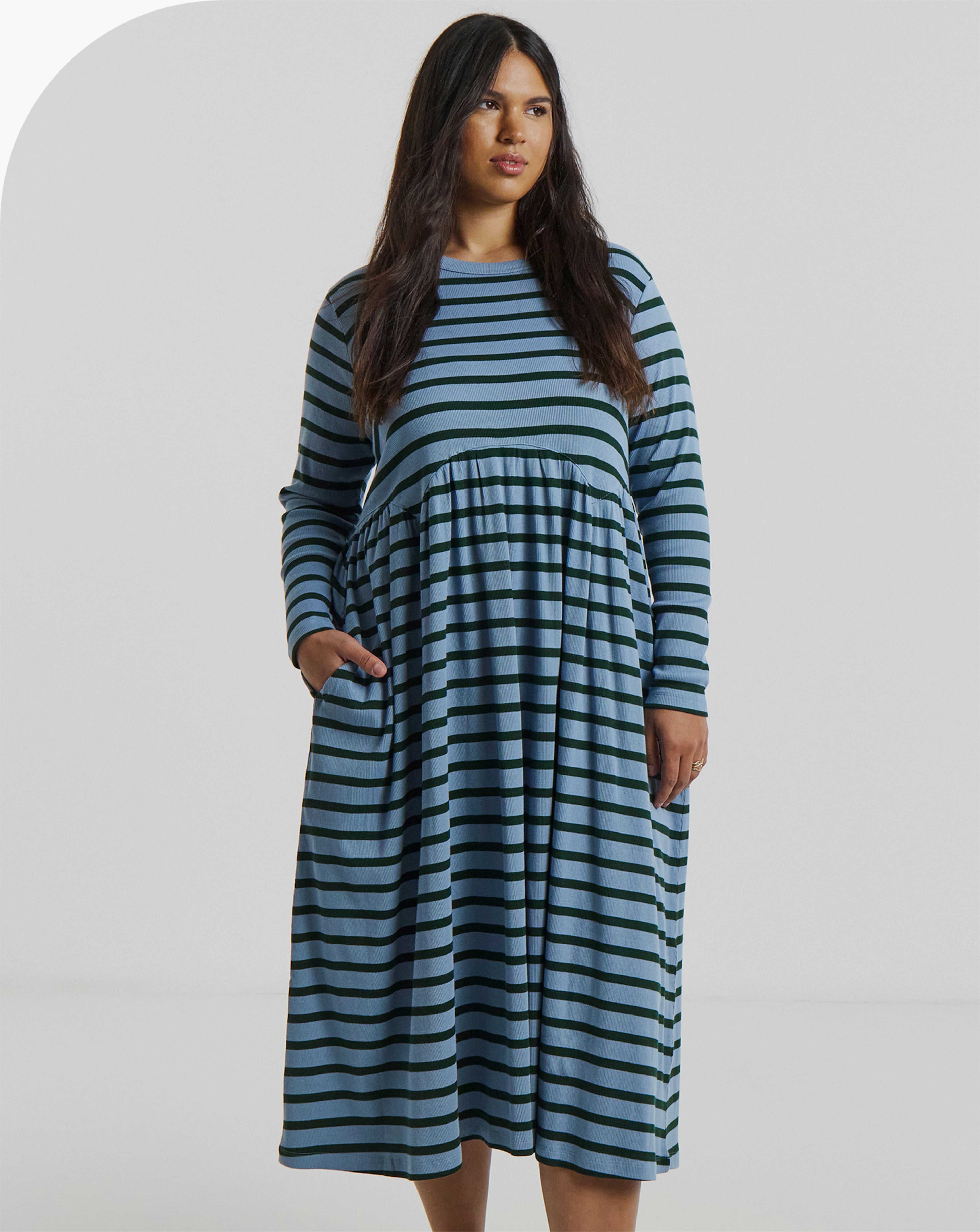 A model wearing a Simply Be blue stripe ribbed midi dress with pockets