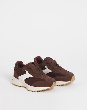 Akira Retro Runner Trainer - Wide Fit (E)