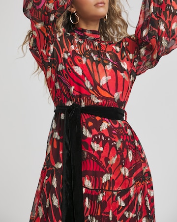 Hope & Ivy Edith Long Sleeved Maxi Dress