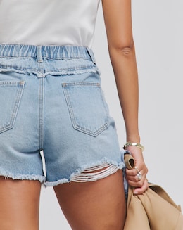 Light Wash Frayed Hem Short