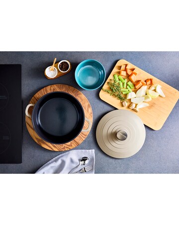 Morphy Richards Cast Aluminium 24cm Cream Casserole Dish