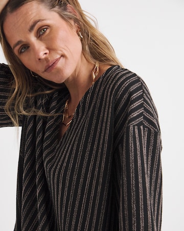 Textured Stripe V-Neck Half Sleeve Top