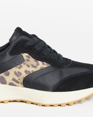 Akira Retro Runner Trainer - Wide Fit (E)
