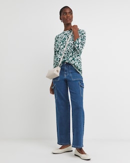 Green Animal 3/4 Sleeve Curved Hem Longline Top