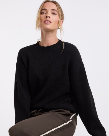 Cosy Yarn Black Crew Neck Jumper