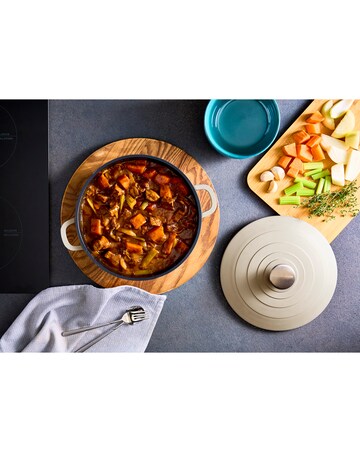 Morphy Richards Cast Aluminium 24cm Cream Casserole Dish