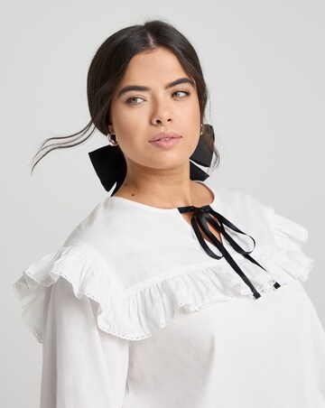 Romantic Blouse with Contrast Bow Detail