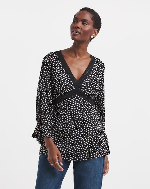 Lace Trim Short Sleeve Top