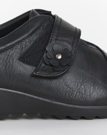 Cushion Walk Touch And Close Shoe EEE Fit