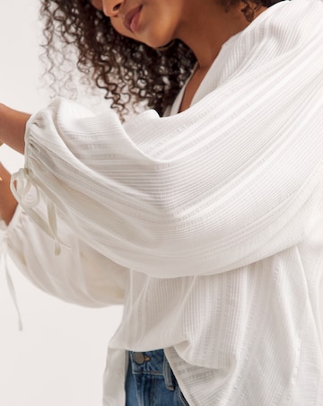 Ro&Zo White Texture Balloon Sleeve Top