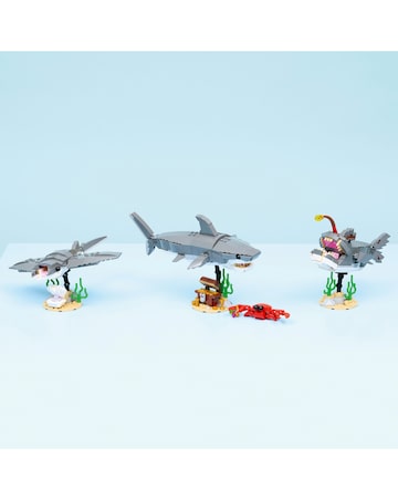 LEGO Creator Fierce Shark with a Treasure Chest