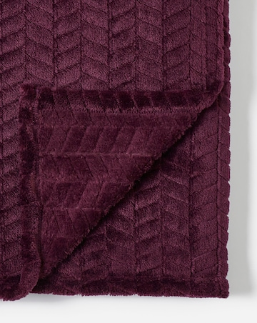 Embossed Jacquard Fleece Throw