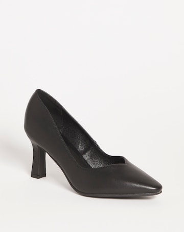 Heeled Court Shoe E Fit