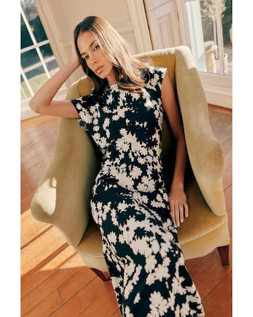 Ro&Zo Harper Mono Floral Flutter Sleeve Midaxi Dress