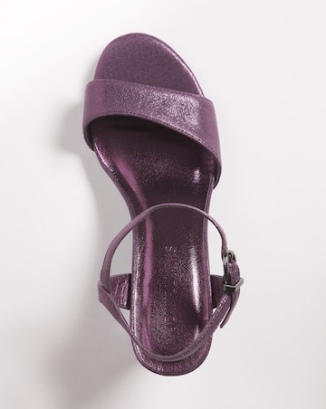 Barely There Sandal E Fit