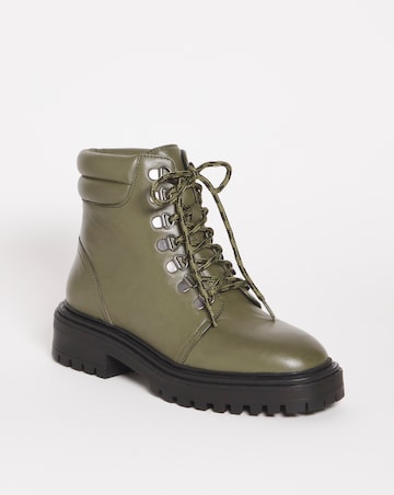 Leather Hiker Style Boot E Fit