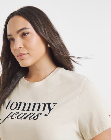 Tommy Jeans Slim Essential Logo Tee