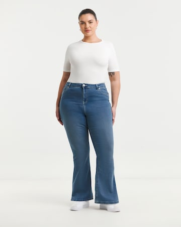 Mid Wash Highwaist Super Stretch Flared Jeans