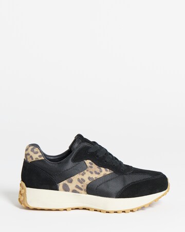 Akira Retro Runner Trainer - Wide Fit (E)