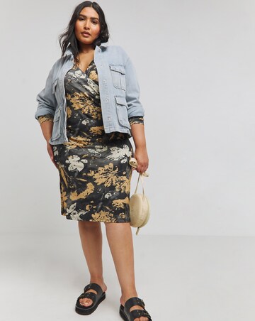 Joe Browns Strikingly Different Dress