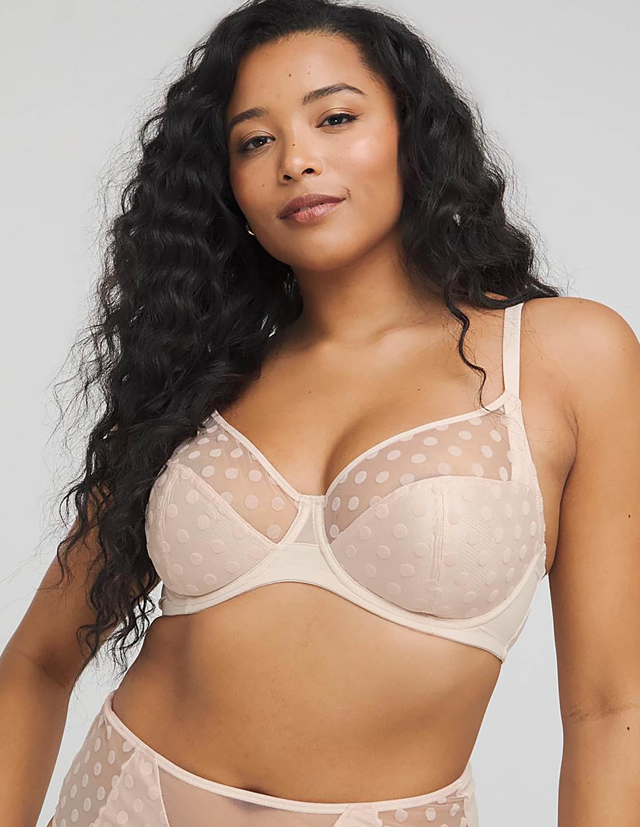 A woman wearing nude full bra