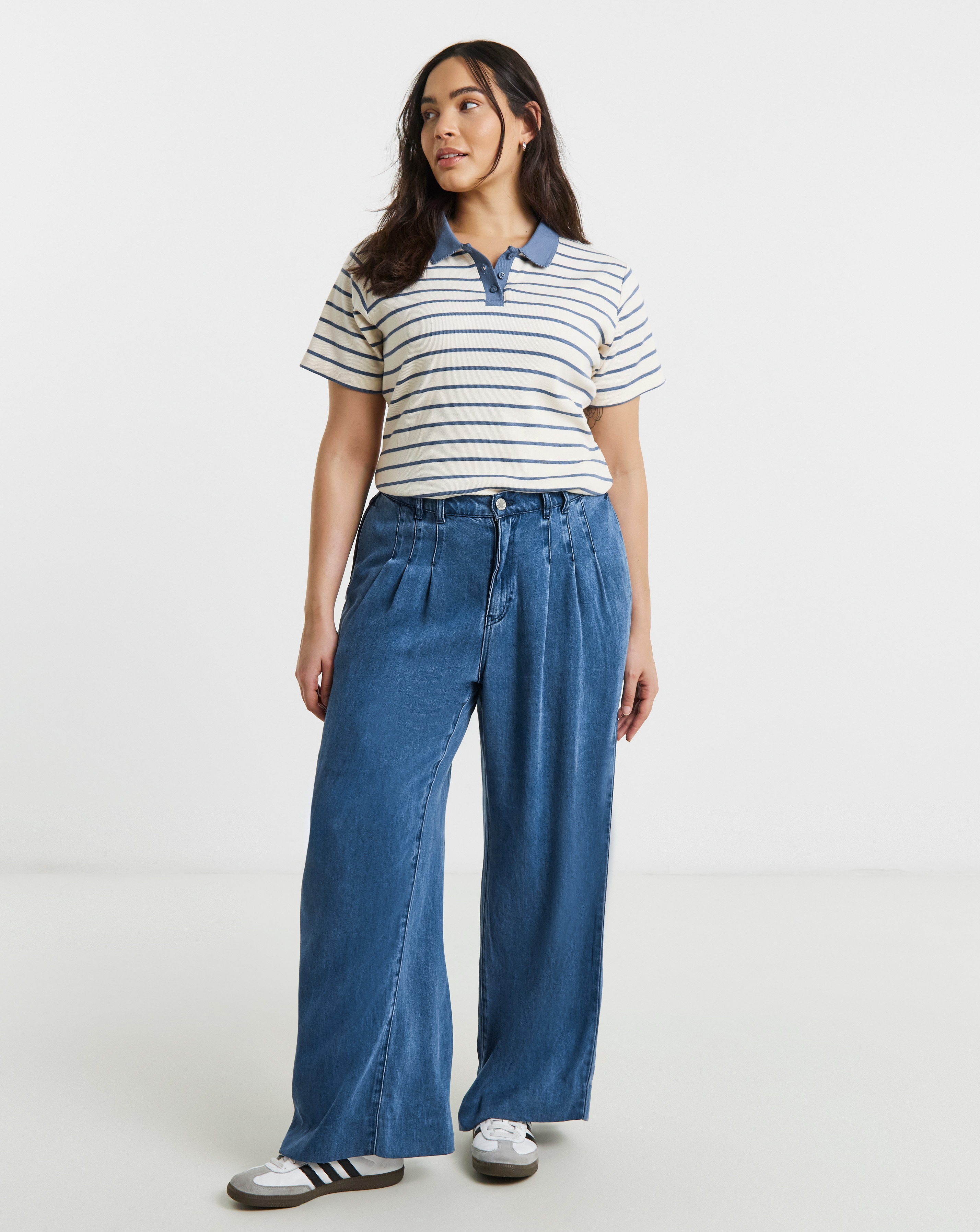 SBE Mid Blue Pleat Detail Wide Leg Jeans