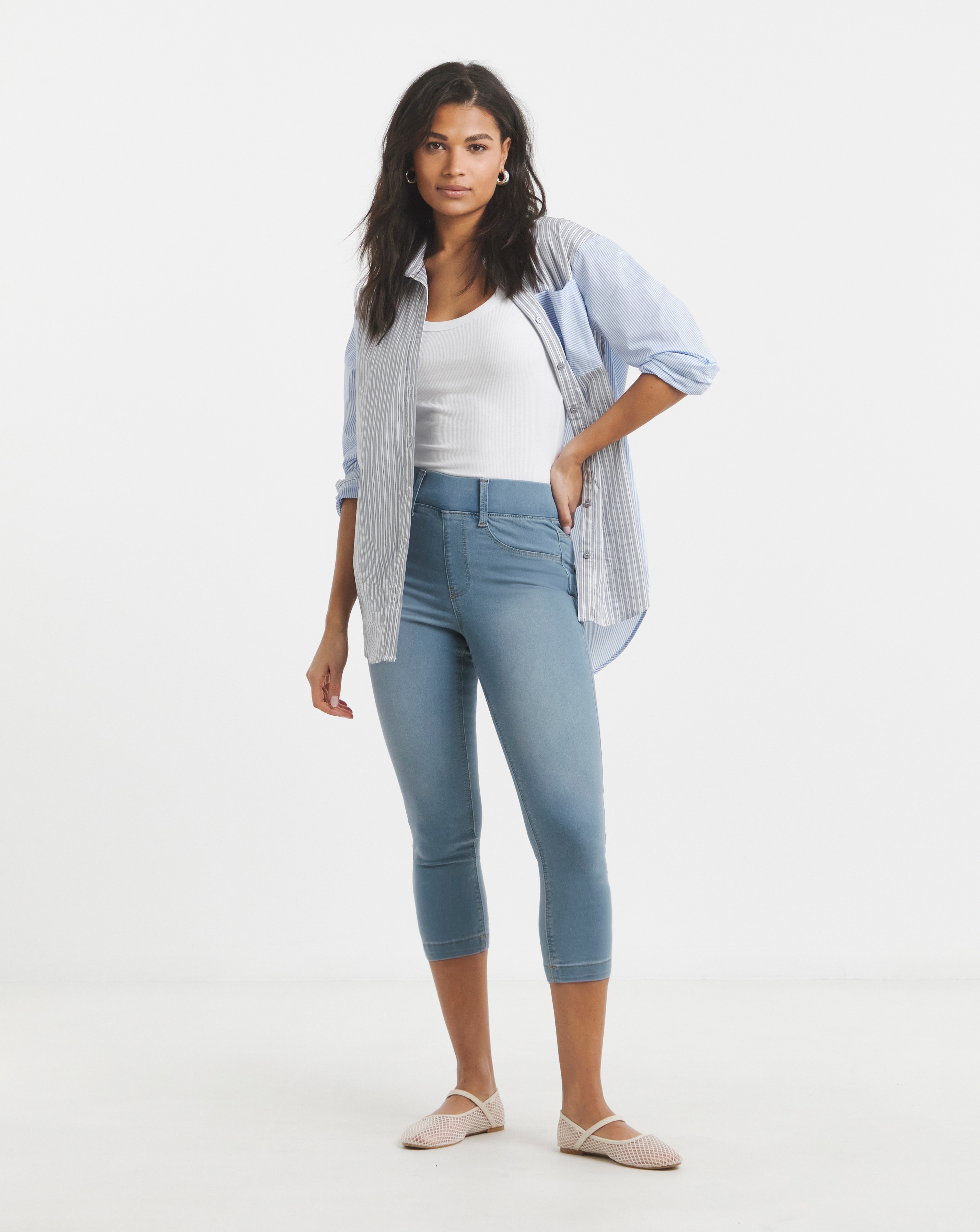 Light Wash Pull On Capri Jegging
