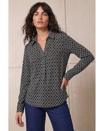 Roman Geometric Puff Print Stretch Shirt