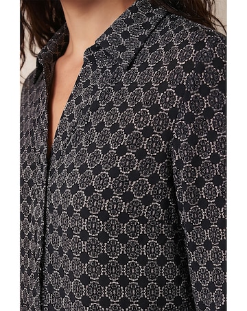 Roman Geometric Puff Print Stretch Shirt