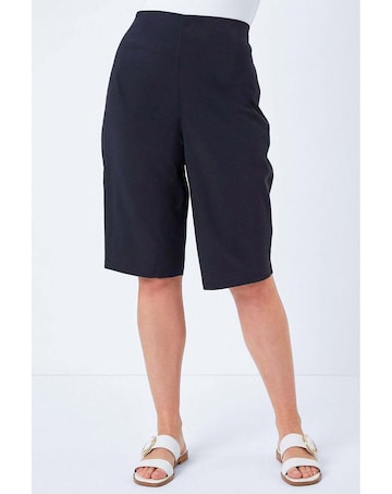 Roman Curve Elastic Waist Knee Shorts