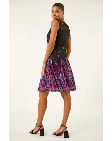 Roman Leaf Print Lace Stretch Dress