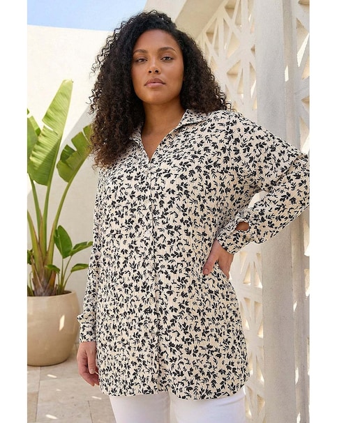 Roman Curve Floral Textured Blouse