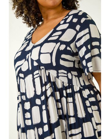 Roman Curve Print Tiered V-Neck Dress