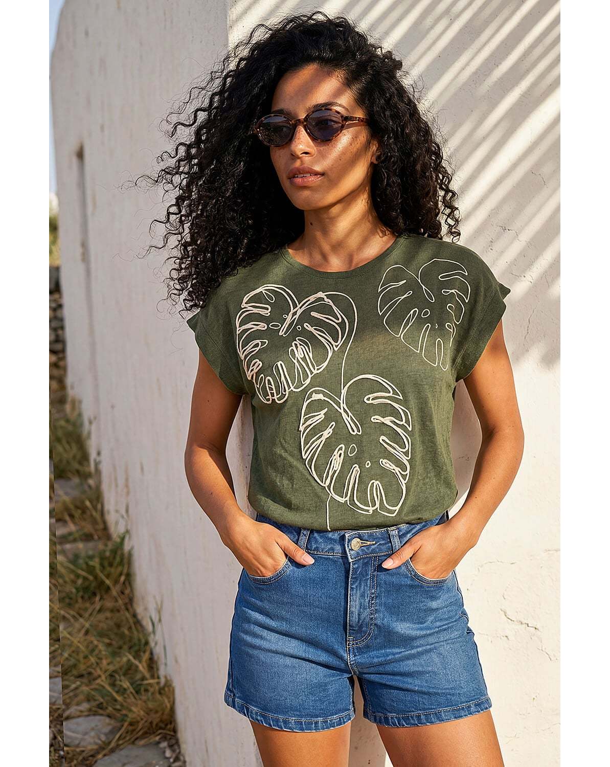 New In - Roman Embroidered Leaf T-Shirt