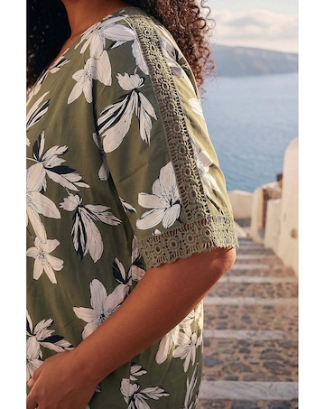 Roman Curve Floral Print Crochet Top