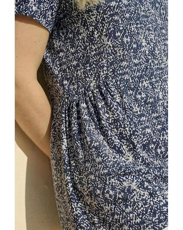 Roman Curve Print Gathered Waist Top
