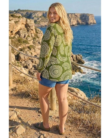 Roman Curve Abstract Print Woven Shirt