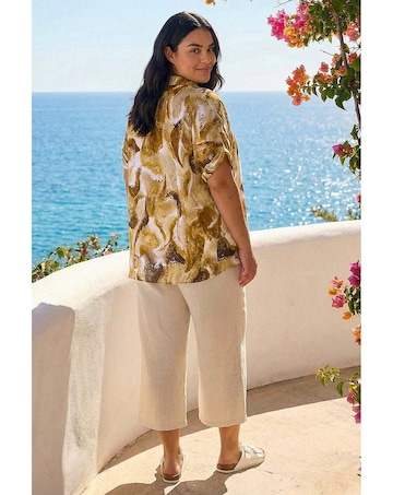 Roman Curve Swirl Print Button Shirt