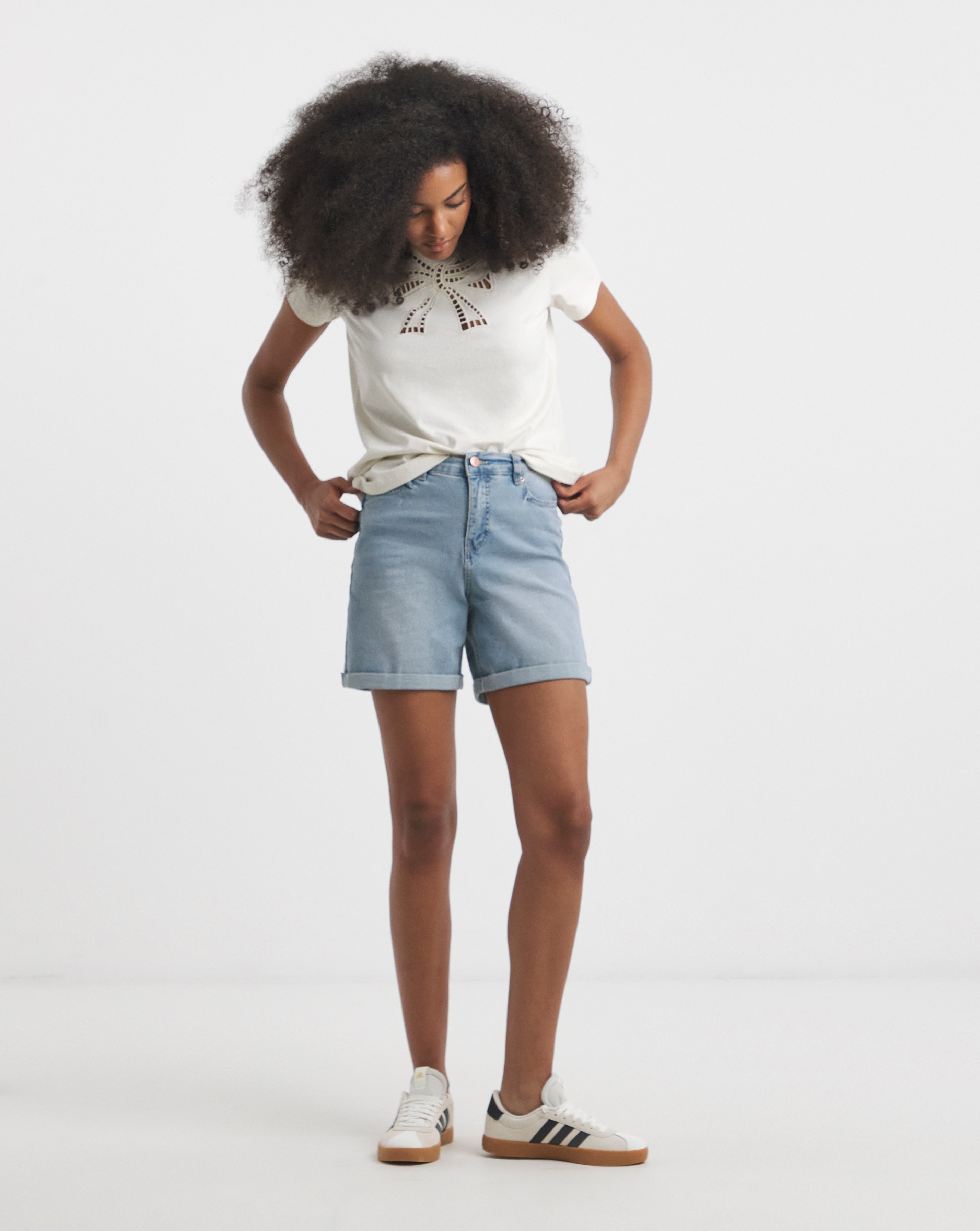 Super Light Wash 24/7 Mid Shorts