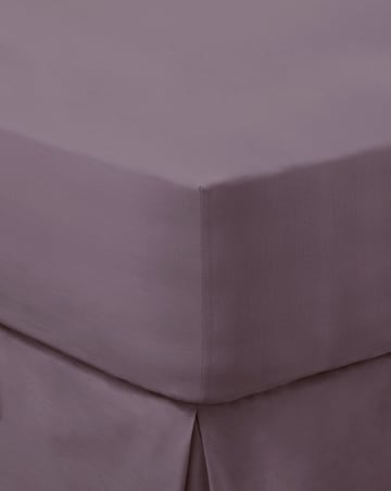 200 TC Plain Dyed Percale 28cm Fitted Sheet