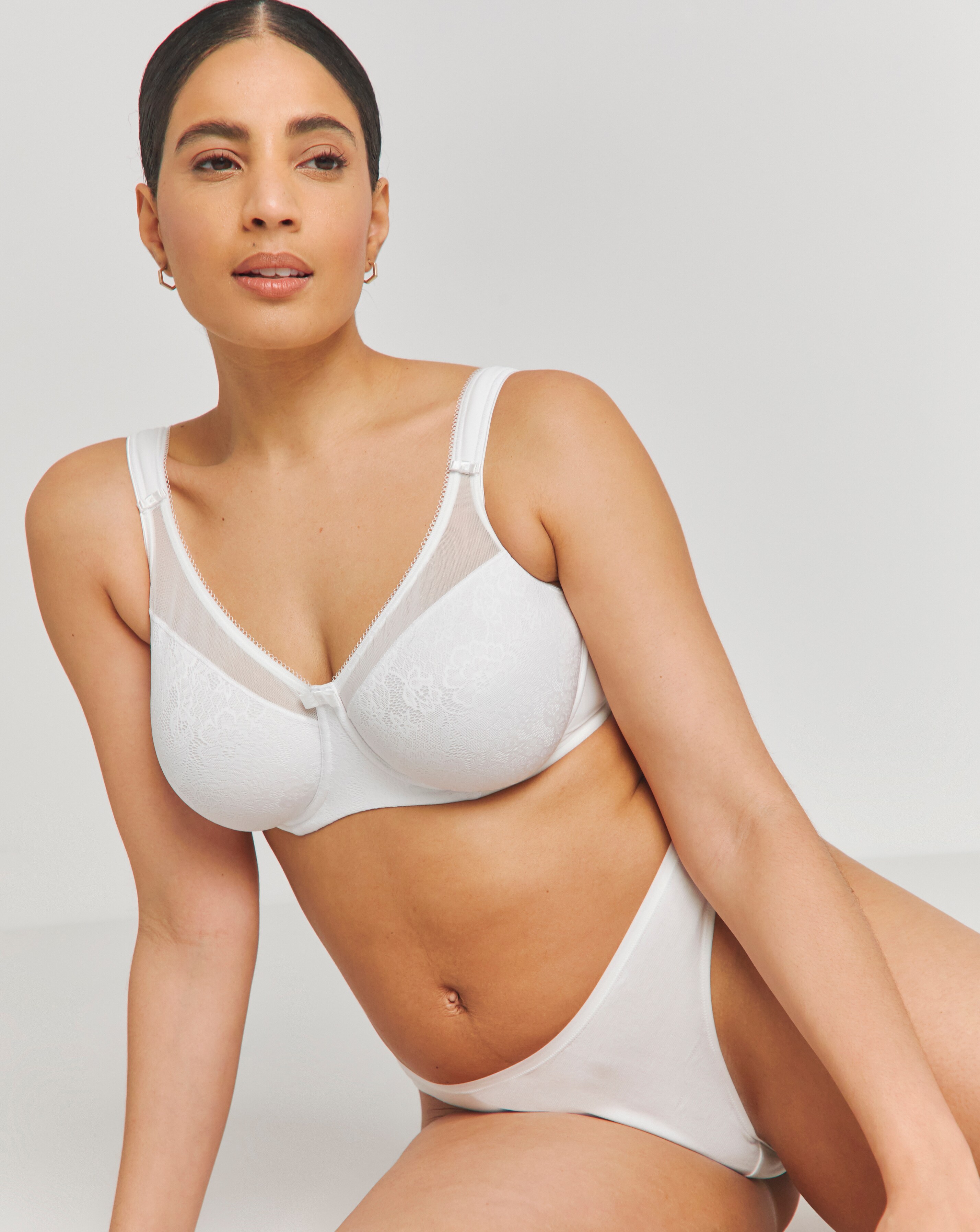 Berlei Beauty Lace Minimiser Bra White