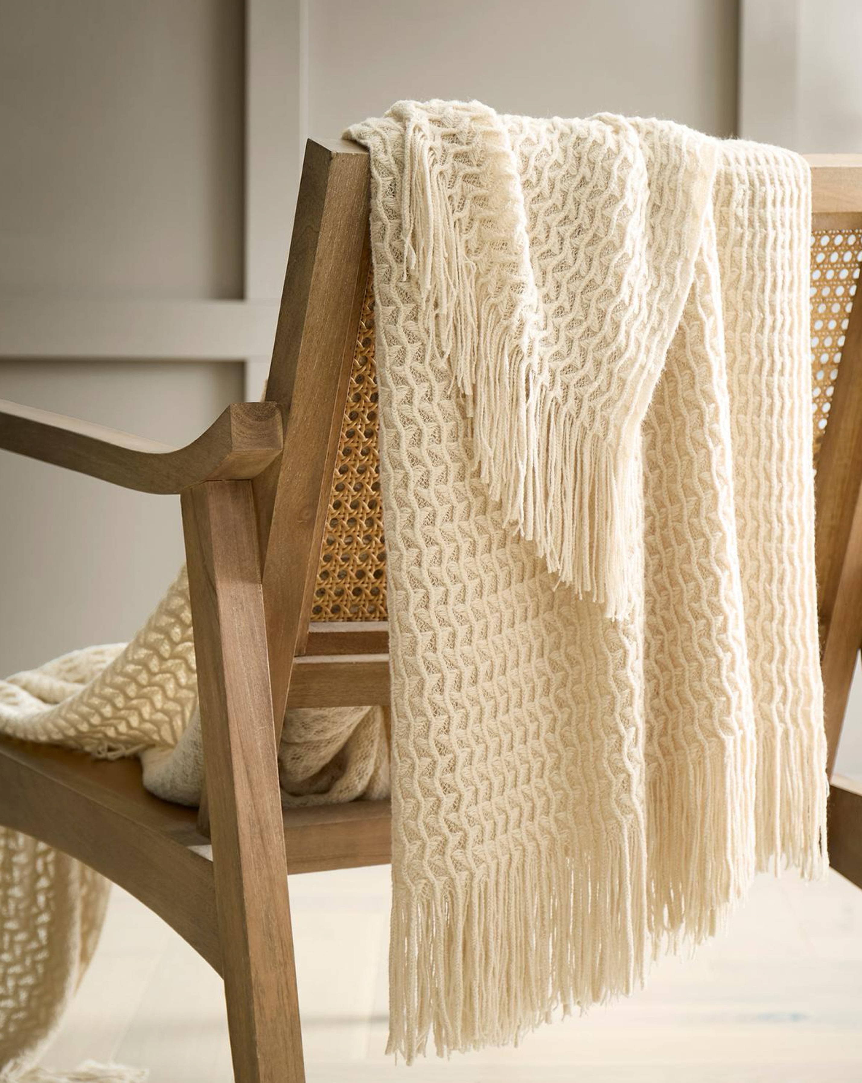 New In - Appletree Textured Knit Throw