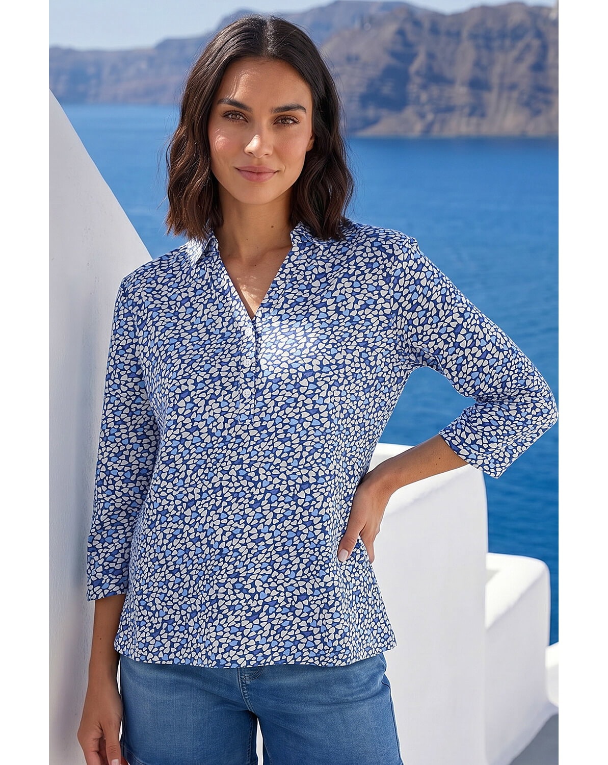 New In - Roman Heart Print Collared Top