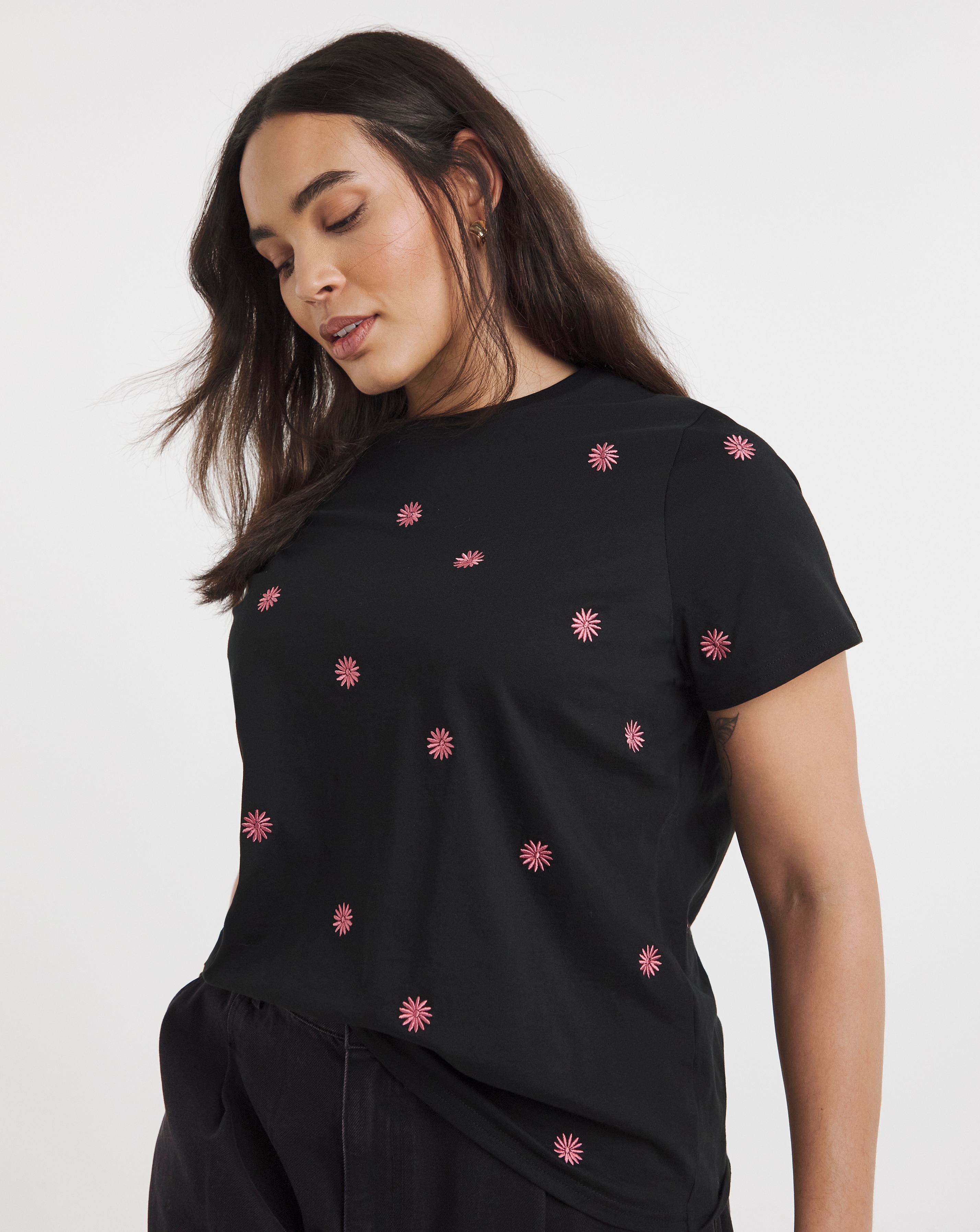 New In - Flower Embroidered T-Shirt