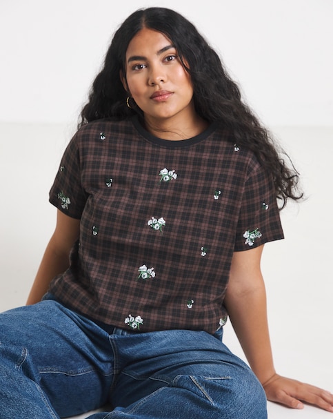 New In - Ditsy Floral Emb Tee