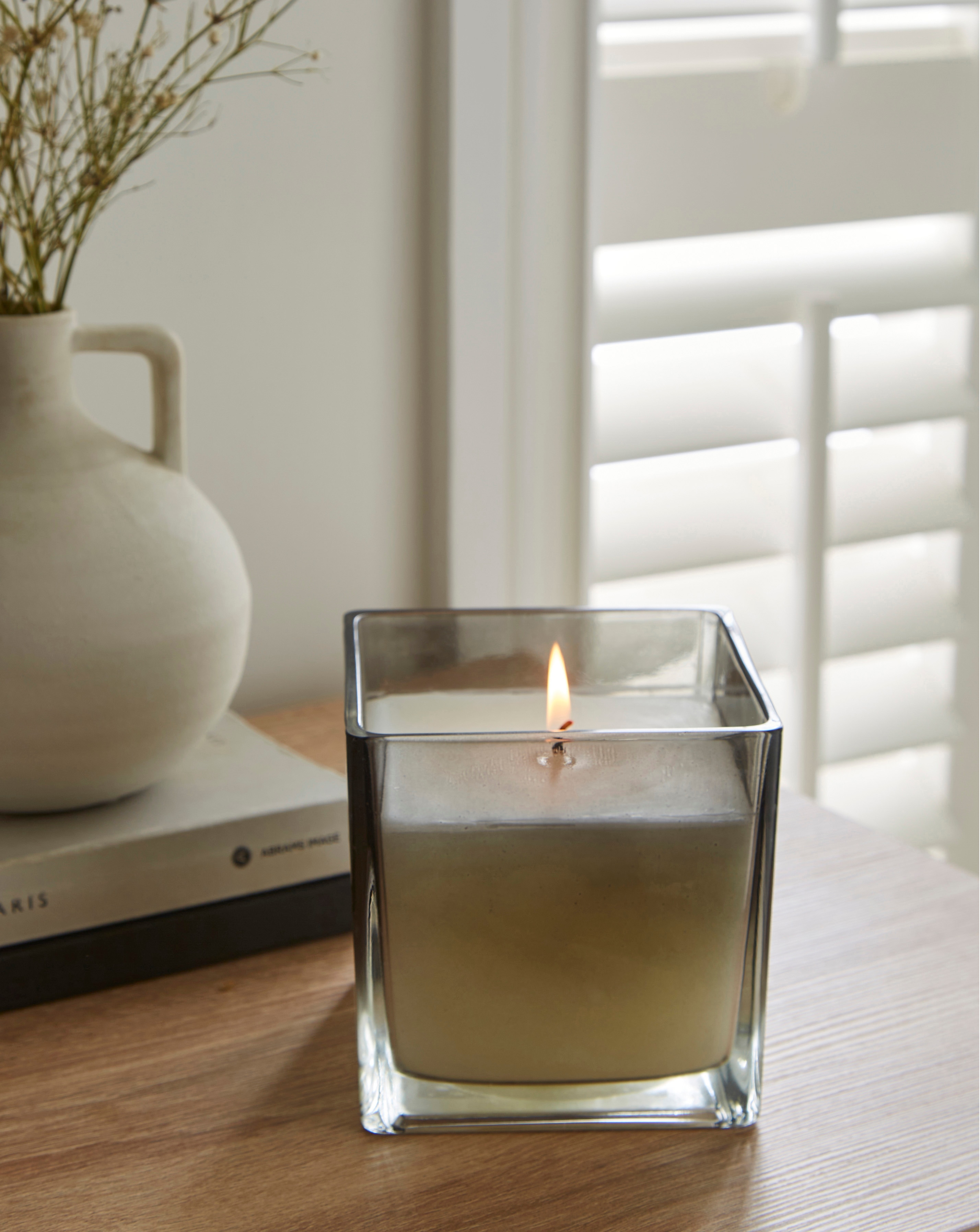 Bergamot & Oud Scented Candle