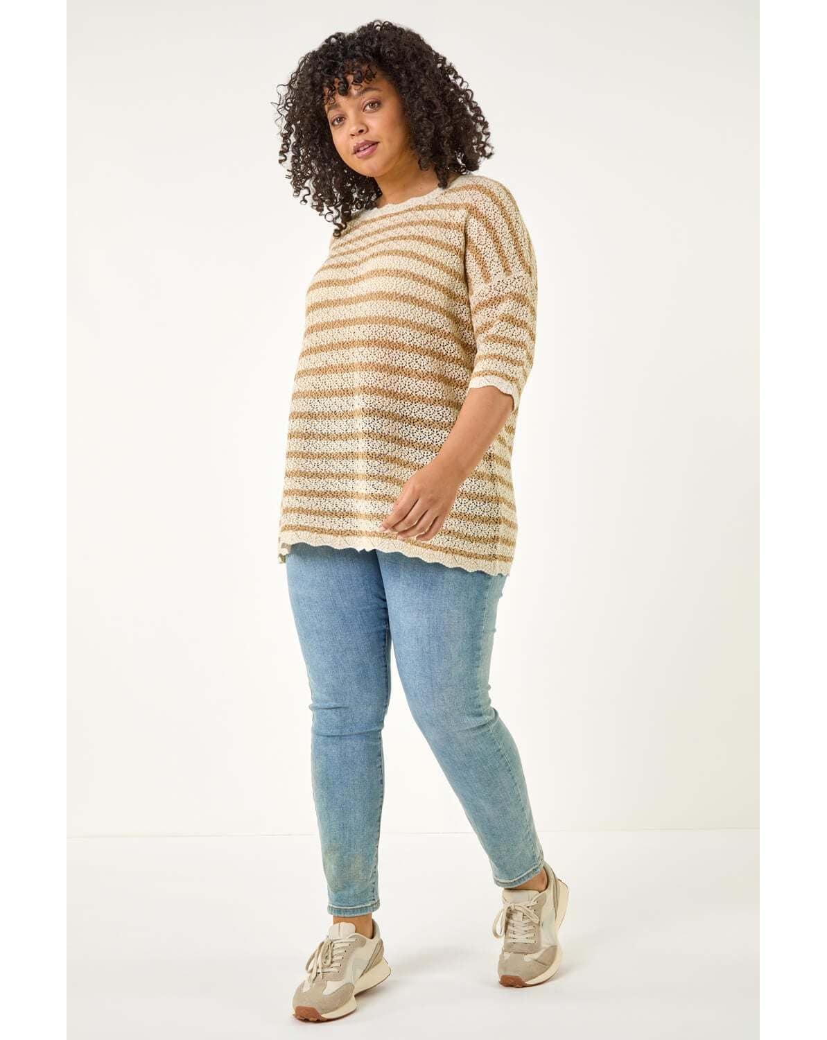New In - Roman Curve Scallop Hem Stripe Knit