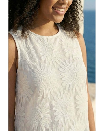 Roman Curve Sunflower Lace Texture Vest